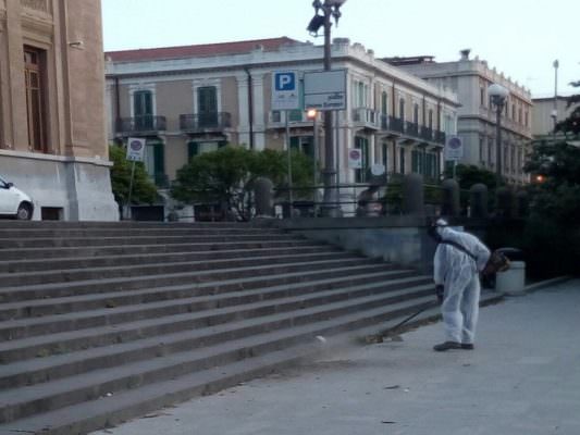 Netturbino preso a sprangate in testa da anziano: “Alzava la polvere”