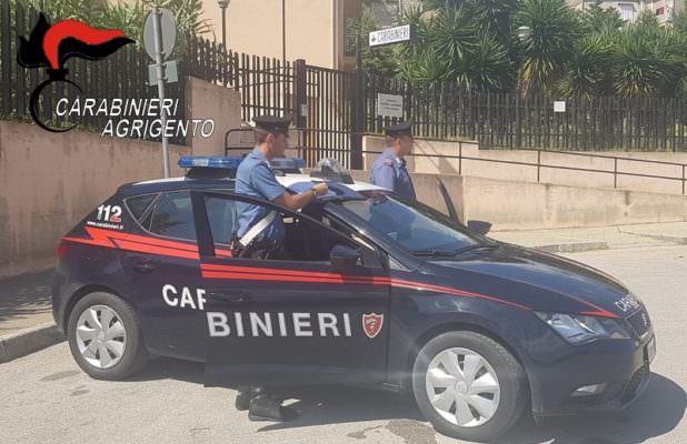 Violenta rissa tra 3 giovani in centro: colpito anche carabiniere