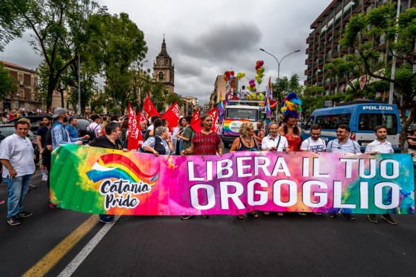 Gay Pride Catania: in 10mila sfilano per lottare contro la discriminazione. LE FOTO