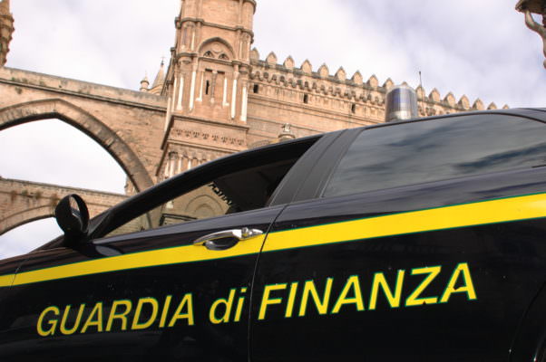 Sicilia, beccati 17 furbetti del Reddito di Cittadinanza: multe e sequestri in 6 città