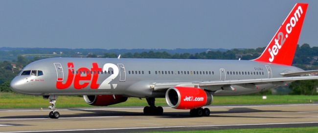 Panico in volo per addio al celibato con rissa: ubriachi costringono aereo ad atterraggio d’emergenza