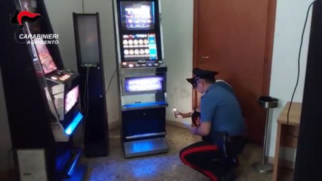 Maxi blitz contro il gioco d’azzardo: 250mila euro di sanzioni, minorenni scoperti a scommettere