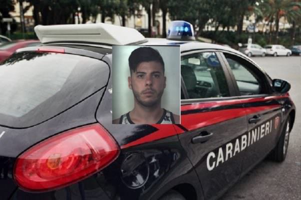 Supermarket della droga in casa, in manette un 24enne