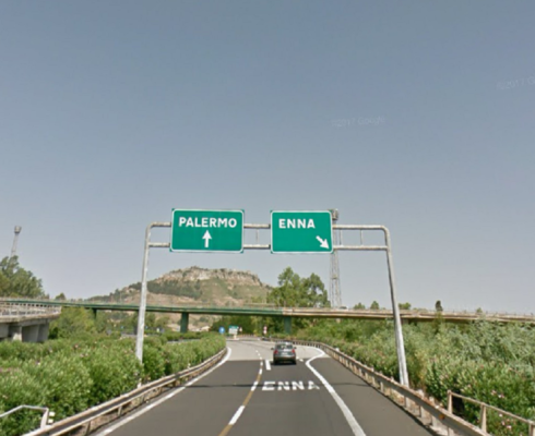 Panico sulla Palermo-Catania, 74enne percorre contromano dieci chilometri
