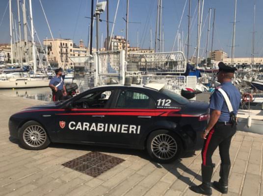 Saccheggiano imbarcazioni al porticciolo: denunciati 3 minori, bottino per migliaia di euro