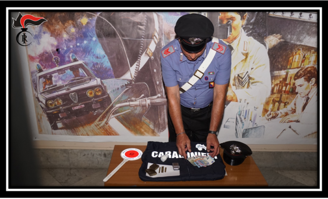 Sorpreso con diverse dosi pronte per la vendita addosso: arrestato 23enne