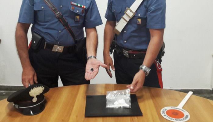 In auto con la droga: fermati e arrestati al posto di blocco