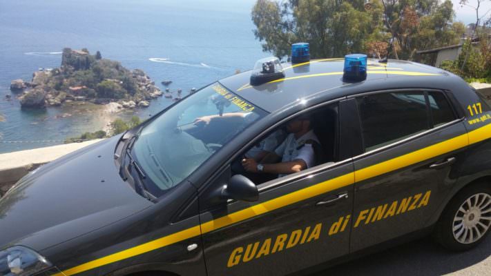 Taormina e Giardini Naxos, caccia agli abusivi: mancate autorizzazioni e lavoratori in nero