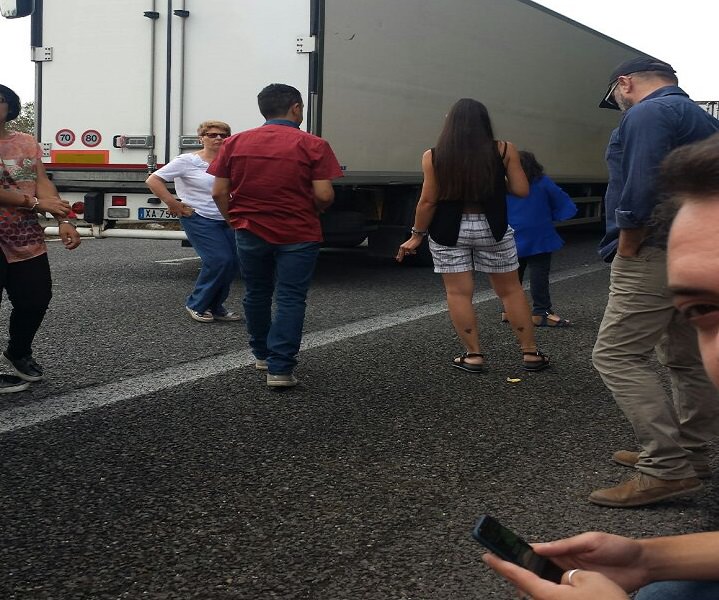 “Per un’ora di viaggio ce ne sono volute 5”, un’odissea infinita sulla A18: auto che tornano indietro e ancora code per 7 chilometri – FOTO