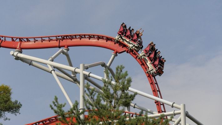 Tragedia al luna park, crolla giostra mentre è in funzione: morta adolescente