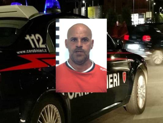 Piantagione di marijuana e allaccio abusivo alla rete pubblica: in manette un 27enne, denunciati 3 complici