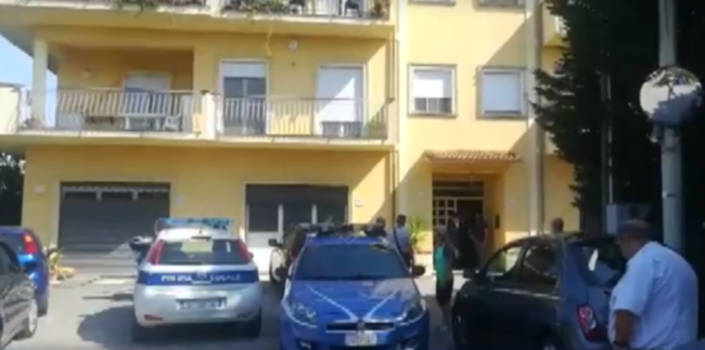 Non andavano più a lavoro, omicidio-suicidio premeditato? Lui lascia i soldi per i funerali
