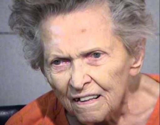 Rifiuta la casa di riposo: 92enne uccide il figlio a colpi di pistola