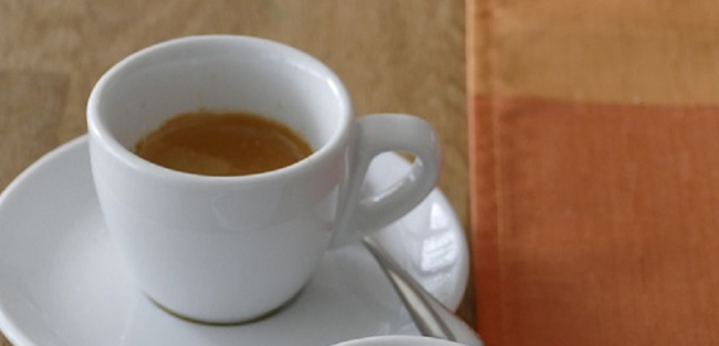 Tragedia al bar, pensionato ordina un caffè e va in bagno: il barista lo trova morto