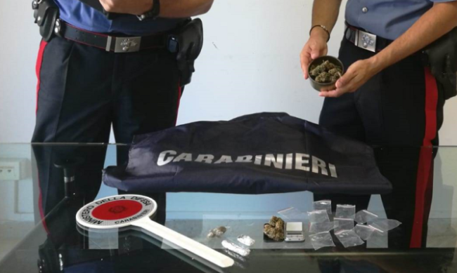 Hashish e marijuana nascosta in casa: arrestato 25enne palermitano