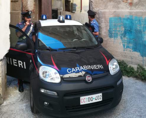 Si impicca con il tubo dell’irrigazione: 39enne trovato in avanzato stato cianotico