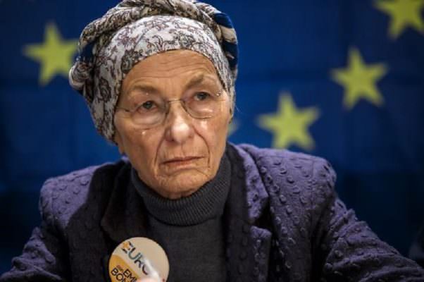 Immigrazione, Emma Bonino fa la voce grossa al Senato: “I migranti regolari servono al nostro Paese”