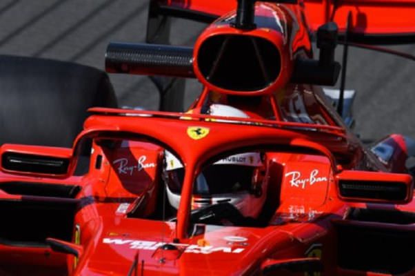 Il re abdica a casa sua, Hamilton si inchina a Vettel e alla Ferrari: vittoria da urlo per il “Cavallino”