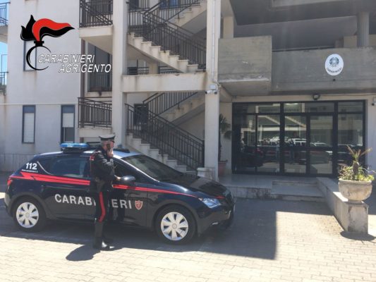 Sorpresi a rubare di notte in una ditta: in manette due incensurati