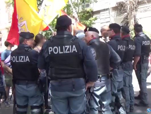 Scontri vicino piazza Verga contro Salvini: individuate 10 persone