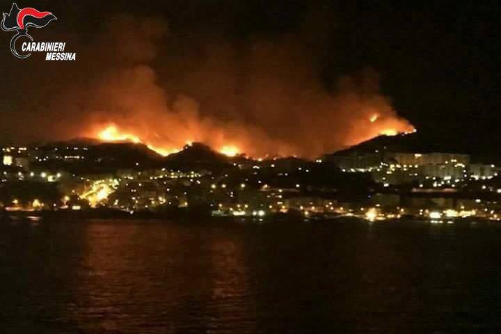 Diede fuoco alle sterpaglie ma finì per incendiare 550 ettari: arrestato 70enne. Danni per 3 milioni di euro