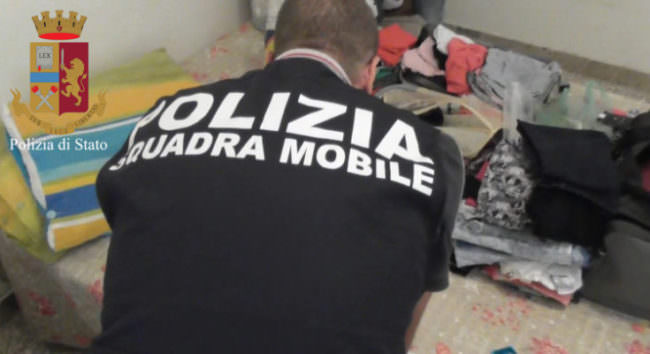 Soldi e donne, il business della prostituzione nel mirino della polizia: chiusa sesta casa ‘a luci rosse’