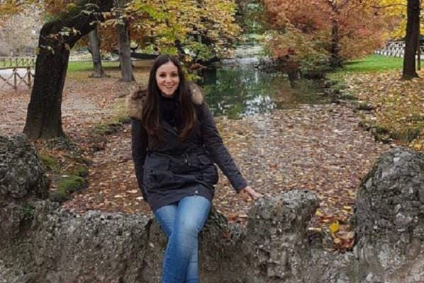 Perde il controllo dell’auto e si schianta contro un muro: la vittima è una 24enne