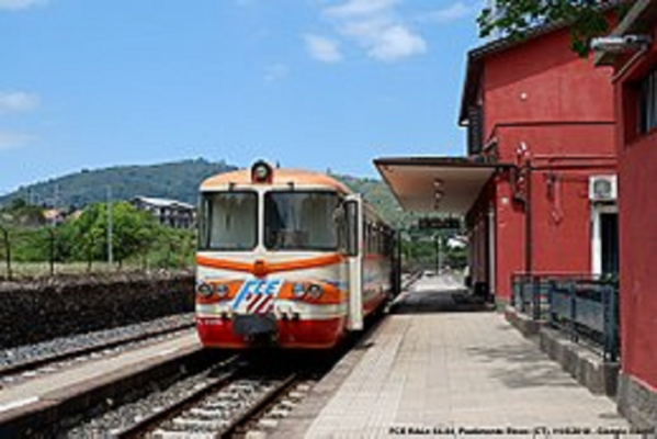 Anziano travolto da “Littorina” cade in una scarpata: interviene l’elisoccorso