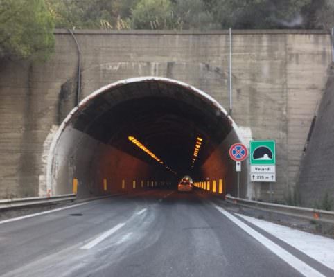 A18, riaperta galleria Velardi. Falcone: “Vivo apprezzamento verso i tecnici”