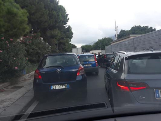 Allarme bomba al porto: traffico in tilt. FOTO e VIDEO