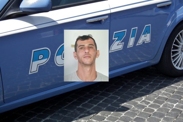 Ricettava e deteneva armi in un casolare: in manette 37enne