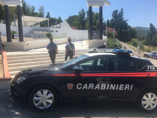 Violenza contro pubblico ufficiale, detenzione di droga e guida senza casco: continuano i controlli dei carabinieri