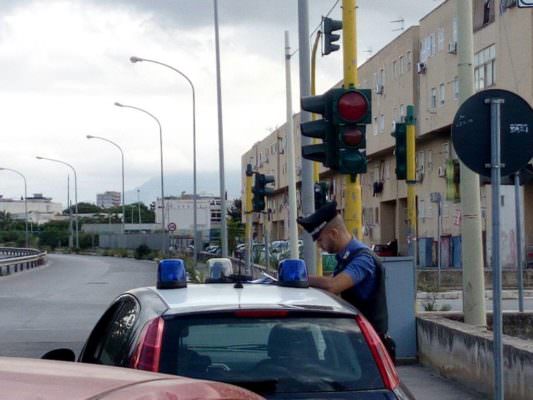 Droga nella marmitta: scattano due arresti