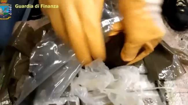 Controlli a tappeto in Sicilia: hotel fantasma a Taormina e sequestro di 20 tonnellate di hashish – VIDEO