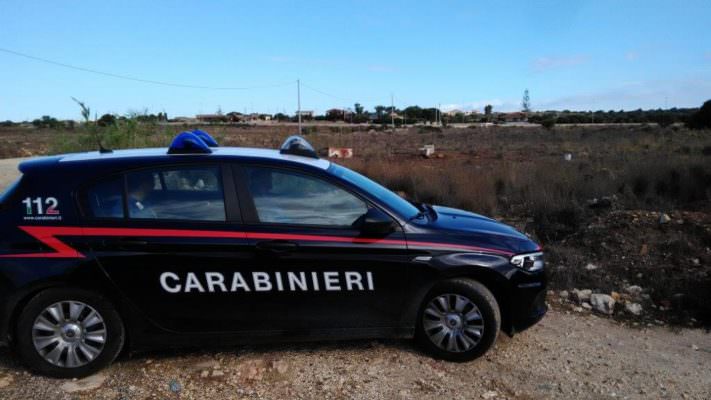 Sanzioni per oltre 10mila euro, spaccio e denunce: continuano i controlli dell’Arma nel Siracusano