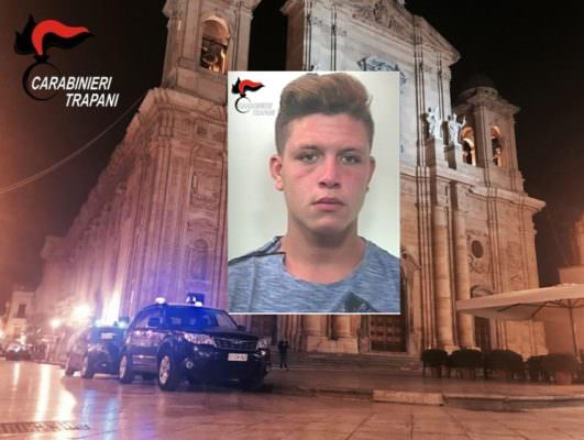 Ruba una Vespa e tenta la fuga, carabinieri lo fermano: domiciliari per un 18enne pregiudicato