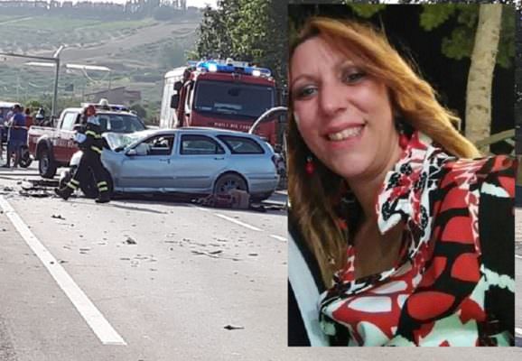 Tragedia sulla SS115, muore giovane mamma in auto con marito e figli