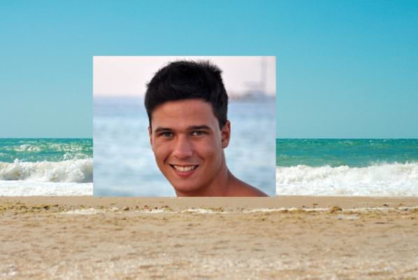 Tragedia in mare: si immerge nelle acque agitate, muore sub 20enne