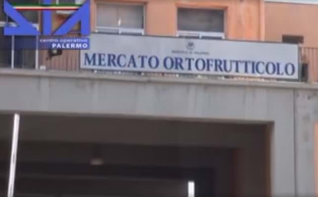 Mafia, monopolizzato il mercato ortofrutticolo di Palermo: confiscati beni per 150 milioni di euro