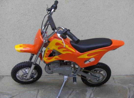 Gioca con la minimoto, il pollice si stacca: bimbo con dito mozzato