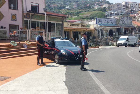 Si intrufola all’interno di un’abitazione e la mette a soqquadro: arrestato pregiudicato svedese