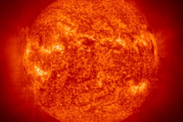 Sole, accertata la fase di minimo: possibili variazioni del clima e spettacoli in cielo