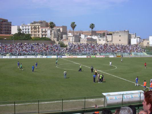 Ultras Siracusa: “No” alle donne in curva Anna. La nuova linea discriminatoria di un codice non scritto