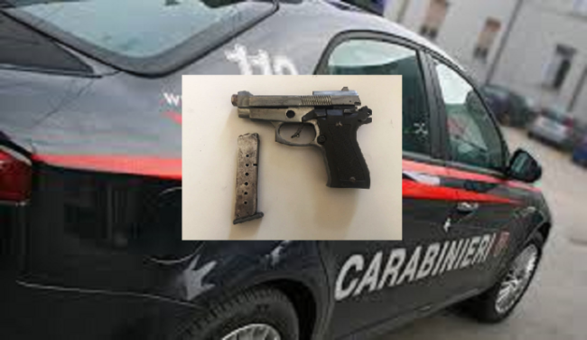Pistola abbandonata in un casolare a Motta Sant’Anastasia, intervengono i carabinieri