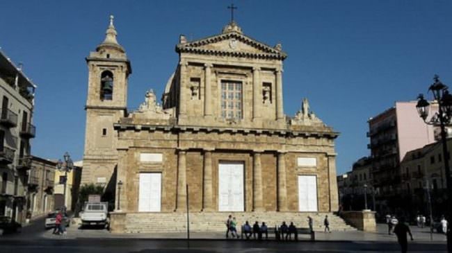 Vacanza in Calabria finisce in tragedia: colta da infarto mentre dorme, morta 32enne di Gela