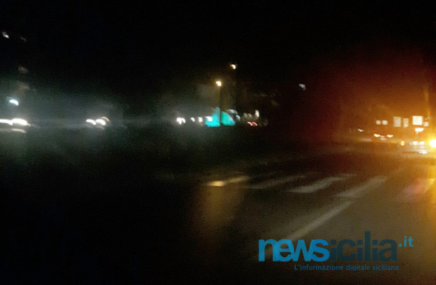 Catania, circonvallazione al buio da giorni: pericolo costante per pedoni e auto in transito Catania, circonvallazione al buio da giorni: pericolo costante per pedoni e auto in transito