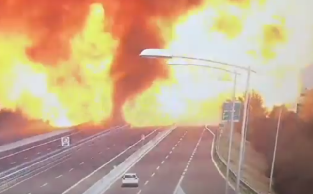 Il tamponamento, l’incendio e poi l’esplosione: il VIDEO dell’inferno di Borgo Panigale