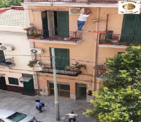 Monta condizionatore senza protezioni rischiando la sua incolumità: sospesa attività. Estate “nera” per i lavoratori