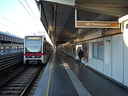 Troppo caldo in metropolitana: distribuiti deodoranti gratis ai passeggeri a Vienna