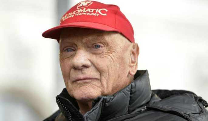 Niki Lauda è uscito dal coma artificiale: le condizioni dell’ex pilota sarebbero buone